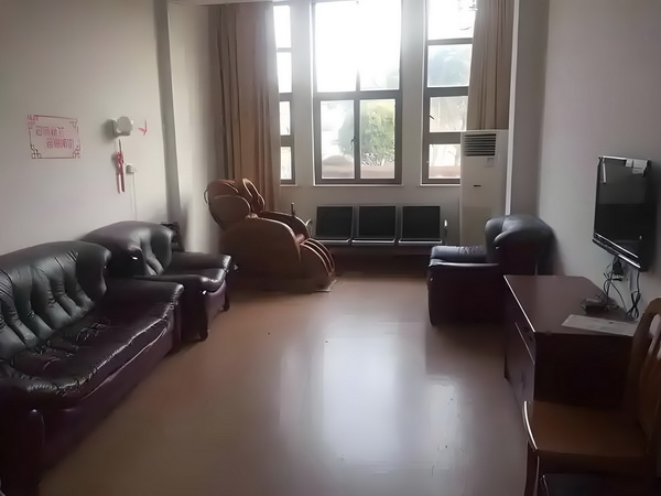 代办深圳入户_陈佩斯电影《戏台》：嬉笑过后，无尽悲凉 北侧山公园绿意盎金牛然